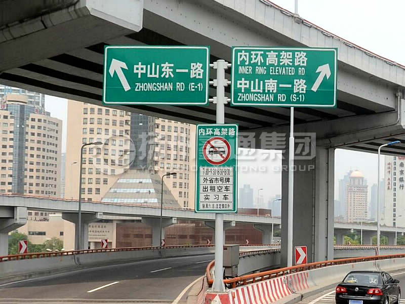 BZG-013，交通標(biāo)志桿，T型三懸臂交通標(biāo)志桿