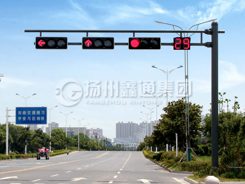 XHDG-002，F(xiàn)型懸臂信號(hào)燈桿